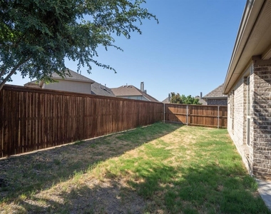 930 Montgomery Way - Photo Thumbnail 25