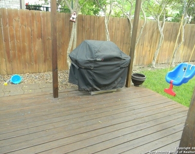 814 Amberstone Dr - Photo Thumbnail 7