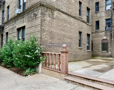 282 Cabrini Boulevard - Photo Thumbnail 16