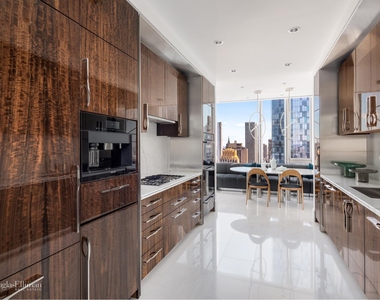 217 W 57th St - Photo Thumbnail 3