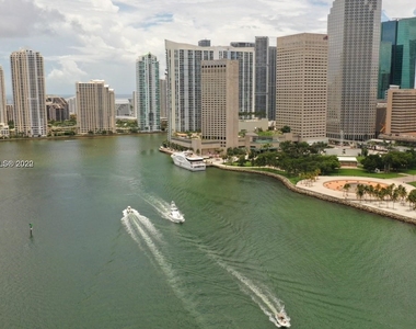 325 S Biscayne Blvd - Photo Thumbnail 7