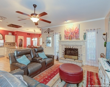 1522 Saxonhill Dr - Photo Thumbnail 8