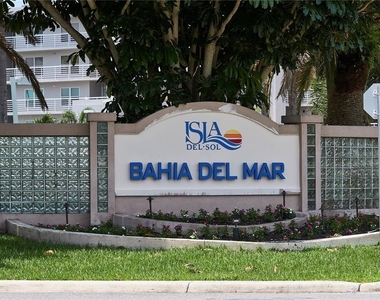 5701 Bahia Del Mar Circle - Photo Thumbnail 20
