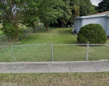 17455r Sw 105th Ave - Photo Thumbnail 0