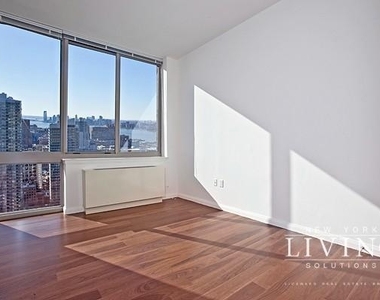 561 10th Avenue - Photo Thumbnail 2