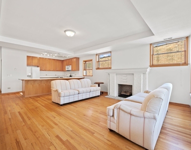 839 W Ainslie Street - Photo Thumbnail 3