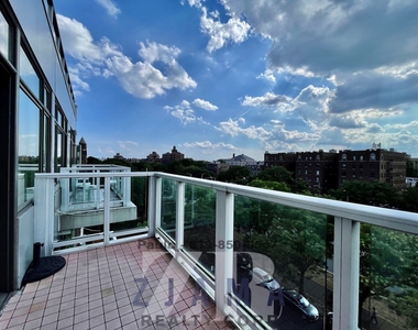 601 Ocean Parkway - Photo Thumbnail 3