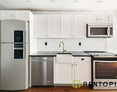 31 Brooklyn Ave - Photo Thumbnail 3