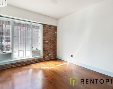31 Brooklyn Ave - Photo Thumbnail 1