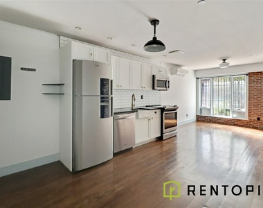 31 Brooklyn Ave - Photo Thumbnail 4