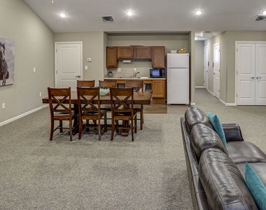 3025 Squire Cir - Photo Thumbnail 19