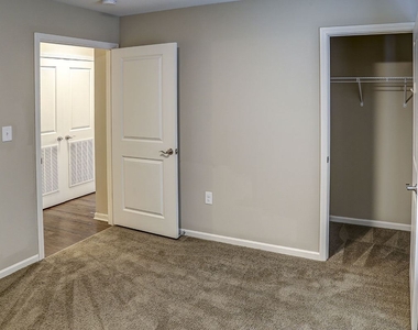 3025 Squire Cir - Photo Thumbnail 5