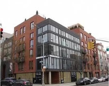 152 Manhattan Ave - Photo Thumbnail 6