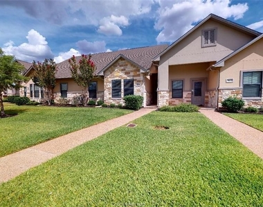 3824 Blackhawk Lane - Photo Thumbnail 1