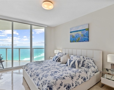 16699 Collins Ave - Photo Thumbnail 4