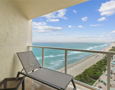 16699 Collins Ave - Photo Thumbnail 13