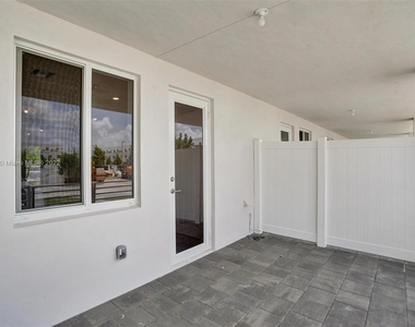 10300 Nw 66 Street - Photo Thumbnail 7