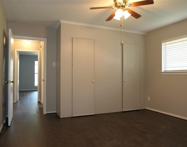 6315 Rincon Way - Photo Thumbnail 10