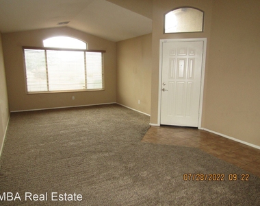 41836 W Colby Dr - Photo Thumbnail 4