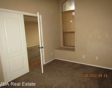 41836 W Colby Dr - Photo Thumbnail 6