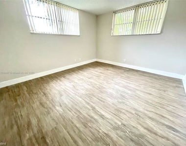 671 S Hollybrook Dr Apt 201 - Photo Thumbnail 2