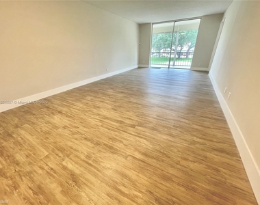 671 S Hollybrook Dr Apt 201 - Photo Thumbnail 8