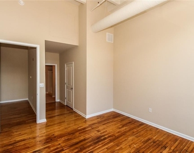 624 E Walnut Street - Photo Thumbnail 12