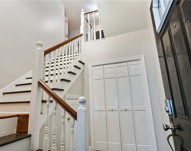 1445 Oakridge Circle - Photo Thumbnail 2