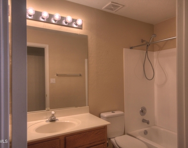 8776 W Adam Avenue - Photo Thumbnail 10