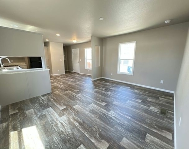 825 N Lamb Blvd - Photo Thumbnail 1