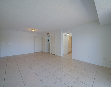 8240 Sw 210th St - Photo Thumbnail 18