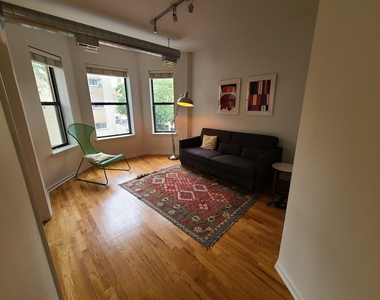 1023 W Balmoral Avenue - Photo Thumbnail 7