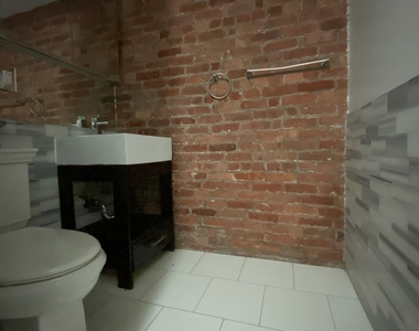 4 BED IN THE EAST VILLAGE**** - Photo Thumbnail 8