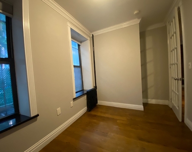 4 BED IN THE EAST VILLAGE**** - Photo Thumbnail 6