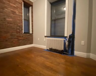 4 BED IN THE EAST VILLAGE**** - Photo Thumbnail 13