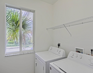 1211 Pioneer Way - Photo Thumbnail 23