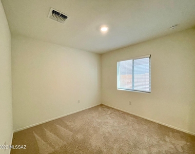 12854 N Peony Drive - Photo Thumbnail 6