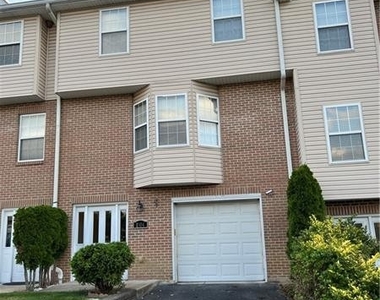 1104 Wingate Dr - Photo Thumbnail 0