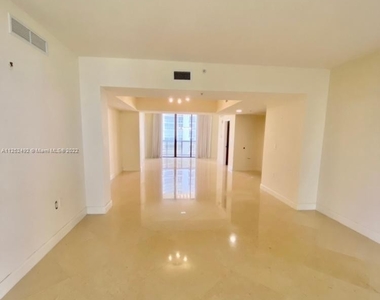 16275 Collins Ave - Photo Thumbnail 3