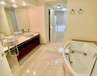 16275 Collins Ave - Photo Thumbnail 6