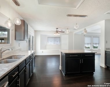 8021 Coral Meadow Dr - Photo Thumbnail 10