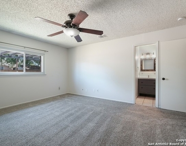 8021 Coral Meadow Dr - Photo Thumbnail 12
