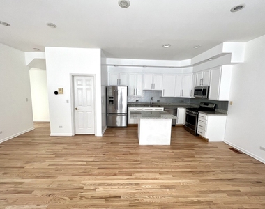 2429 N Clybourn Avenue - Photo Thumbnail 2