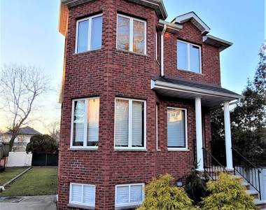 70 Bayview Ave - Photo Thumbnail 0