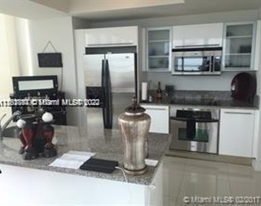 888 Biscayne Blvd - Photo Thumbnail 4