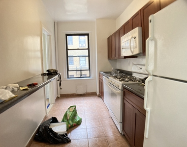 West 181st Street - Photo Thumbnail 1