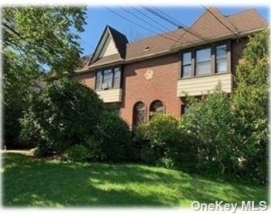 187 Roslyn Road - Photo Thumbnail 11