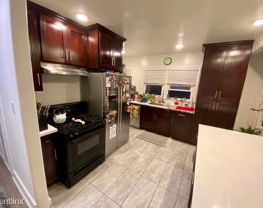 855 W 43rd Pl - Photo Thumbnail 15