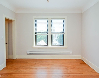 2323 N. Rockwell, Unit 4c - Photo Thumbnail 5