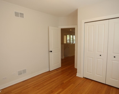 3138 N. Seminary, Unit 2d - Photo Thumbnail 9